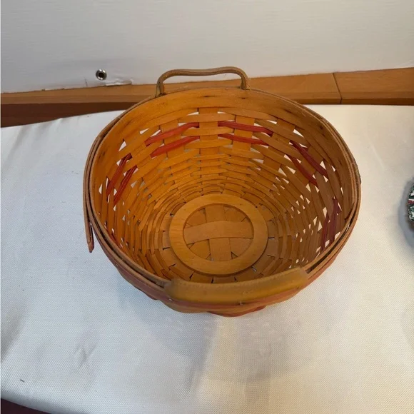 Longaberger Hand-Woven Basket with PLASTIC insert and Floral Liner 1999 - Picture 7 of 14